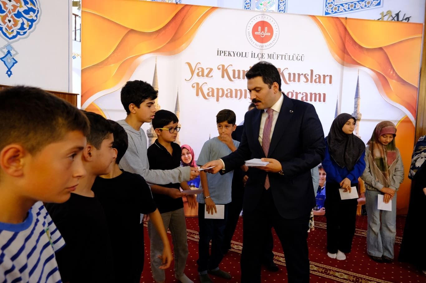 İpekyolu’nda Kur’an Kursları Görkemli Kapanış Programıyla Sona Erdi (6)