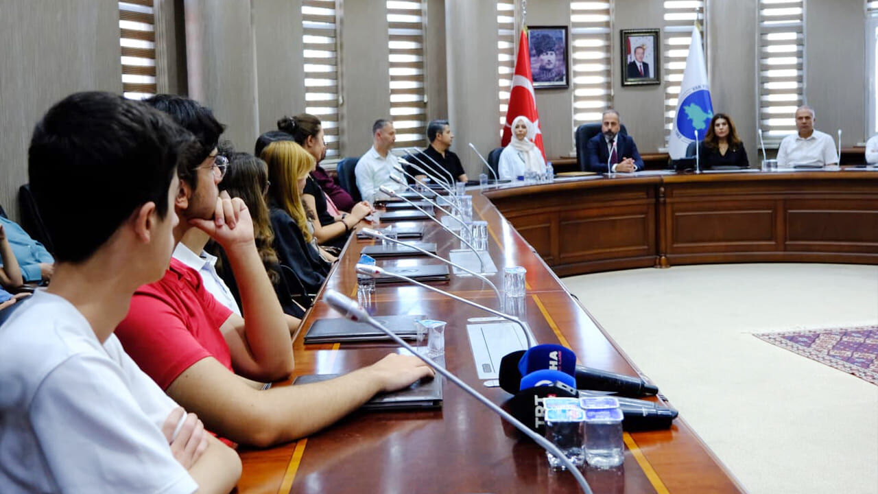 Mat Bi̇l Meyvelerini Verdi Vanlı Öğrenciler Türkiye'nin En Iyi Üniversitelerine Yerleşti (8)