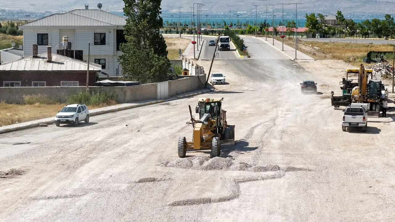 Van Gölü Sahilinde Ulaşım Ağı Genişliyor (1)
