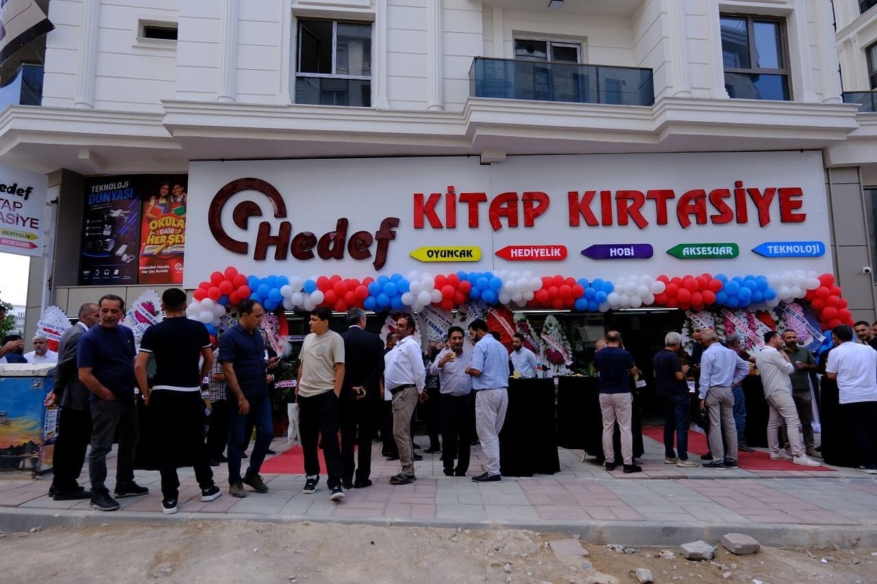 Van Hedef Kitap Kırtasiye Yeni Adresinde Hizmet Vermeye Başladı (14)