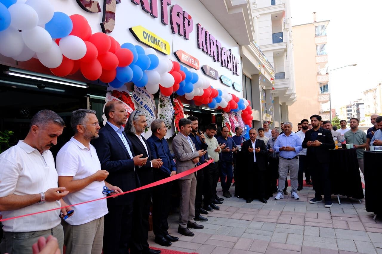 Van Hedef Kitap Kırtasiye Yeni Adresinde Hizmet Vermeye Başladı (4)