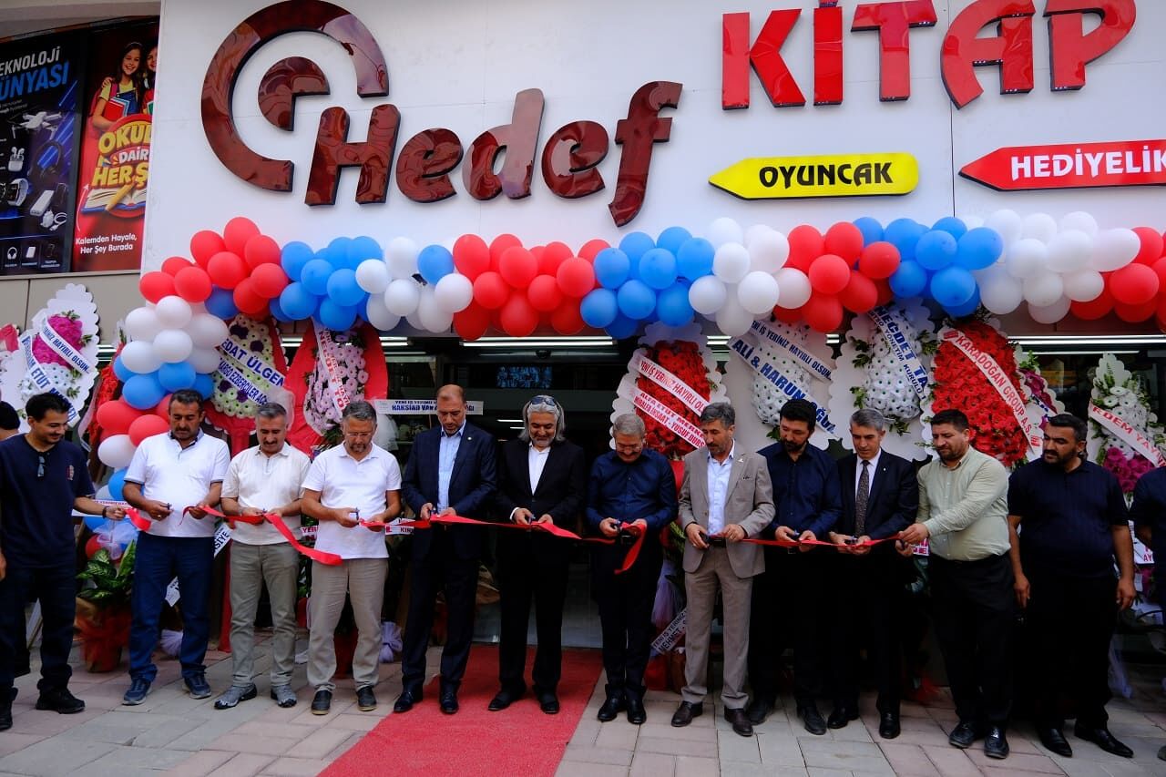 Van Hedef Kitap Kırtasiye Yeni Adresinde Hizmet Vermeye Başladı (7)