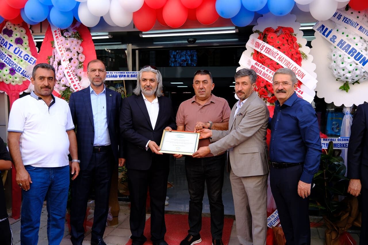 Van Hedef Kitap Kırtasiye Yeni Adresinde Hizmet Vermeye Başladı (8)