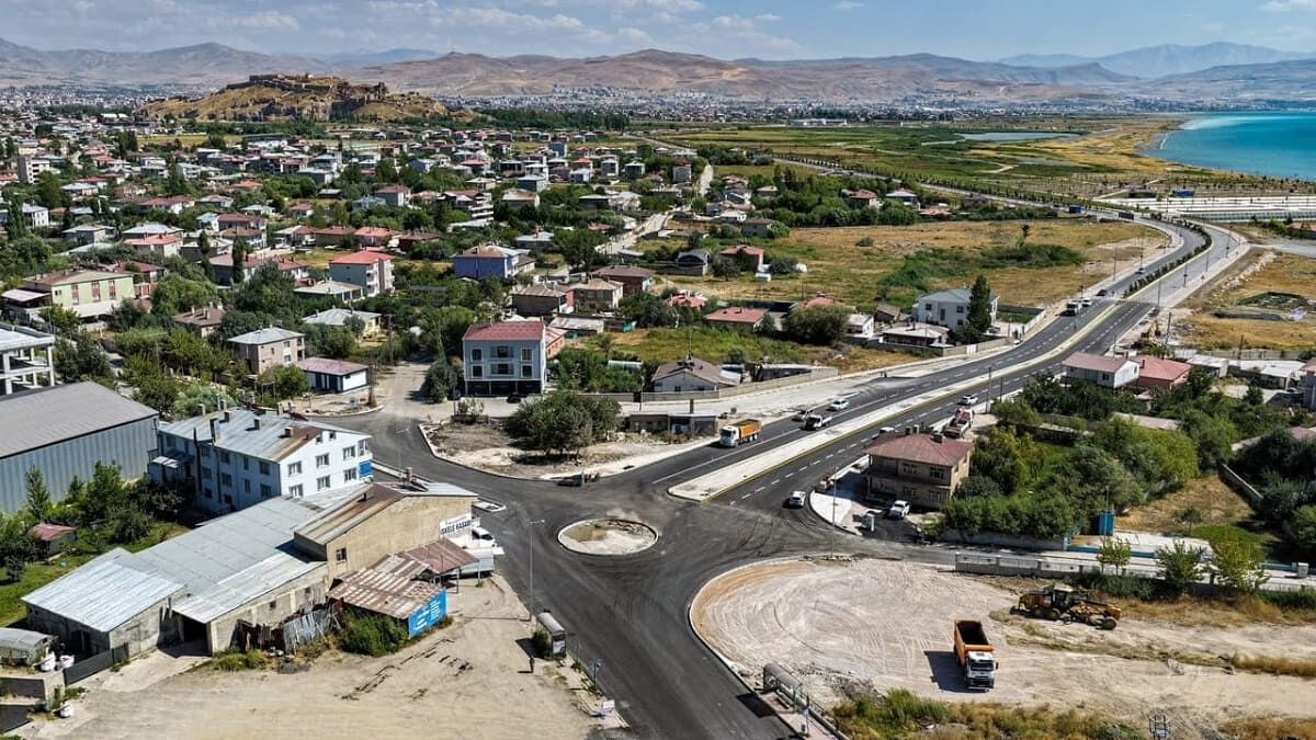 Van Sahil Yolu’nun Önemli Bağlantı Noktası Tamamlandı (2)