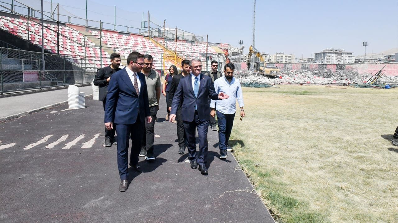 Van Stadyumu Tarihe Karışıyor! Yerine Yenisi Geliyor (2)
