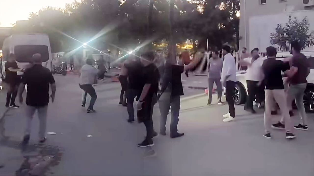 Van Valiliği Yanında Iki Grup Arasında Kavga (1)