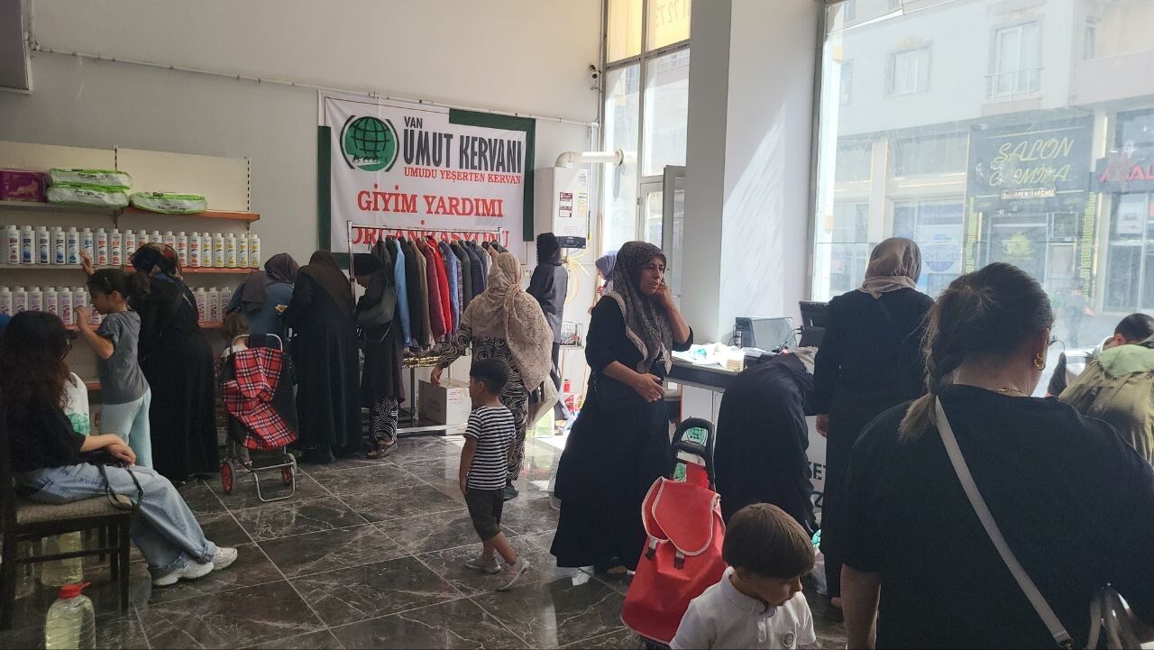 Van'da 280 Aileye Ayni Yardım! (2)