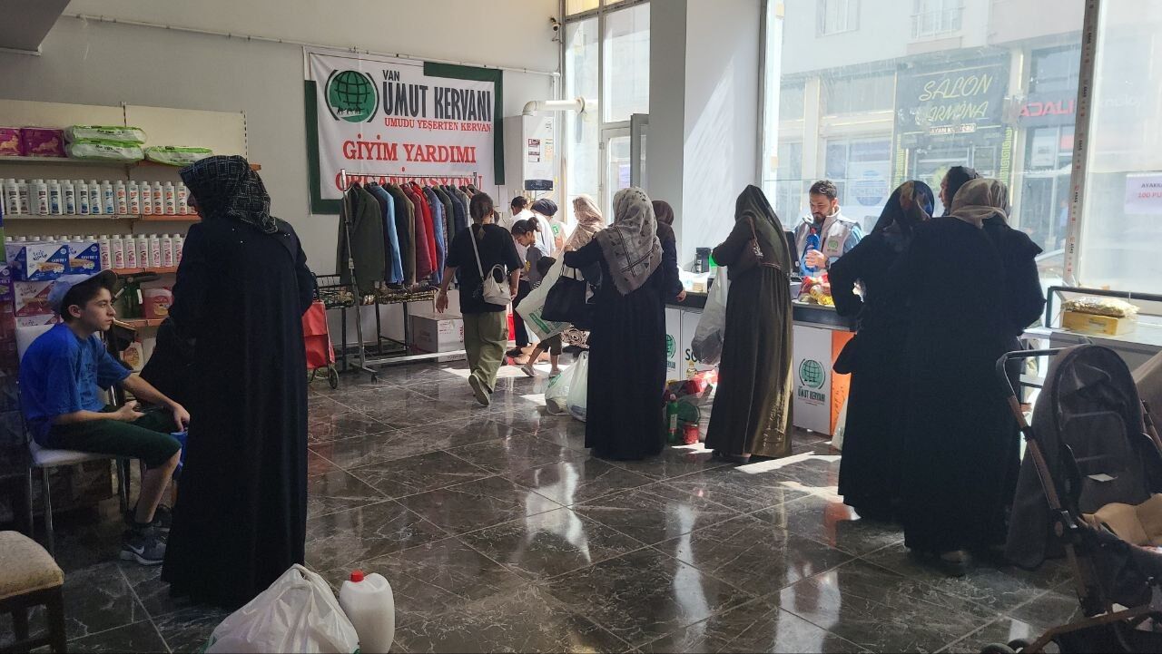 Van'da 280 Aileye Ayni Yardım! (3)