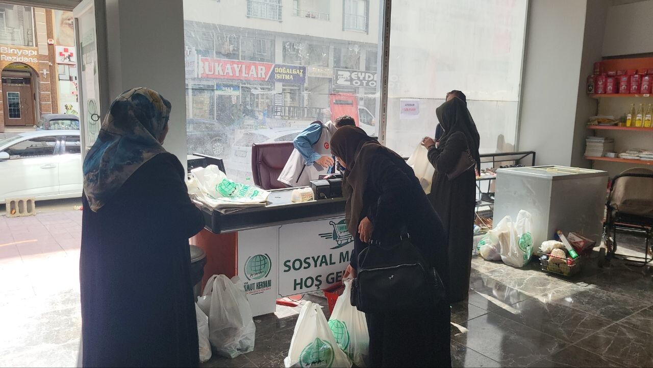 Van'da 280 Aileye Ayni Yardım! (4)
