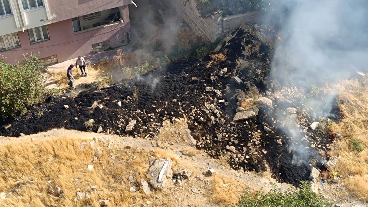 Van’da Çarşı Merkezde Korkutan Yangın (1)