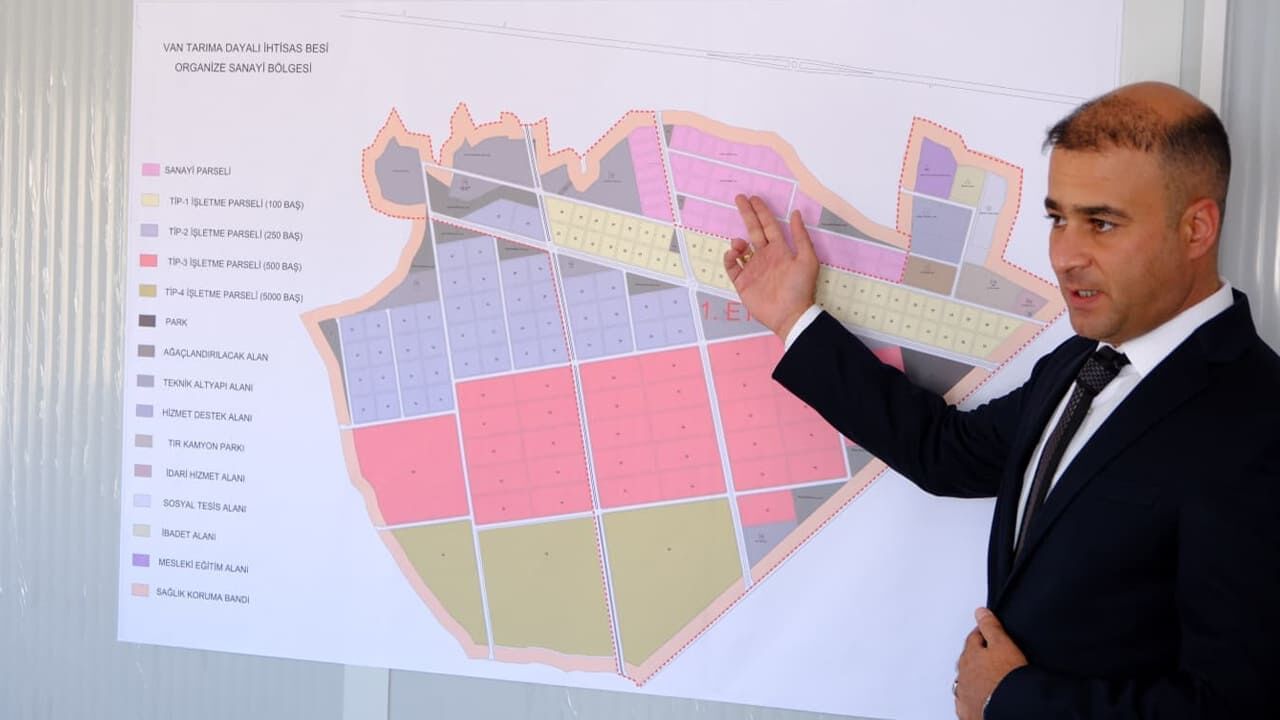Van'da Dev Hayvancılık Üssünde Çalışmalar Başladı (10)