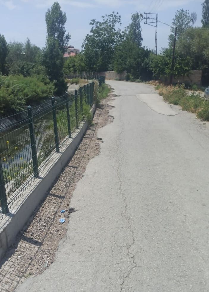 Van’da Dsi̇ Kazdı, Belediyeler Unuttu! 3 Ilçeden Geçen Yol Kaderine Terk Edildi (5)