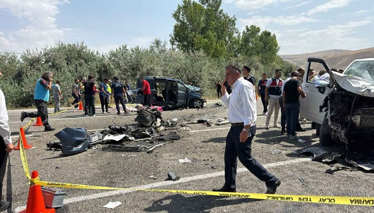 Van'da Katliam Gibi Kaza! 2 Ölü, 9 Yaralı1