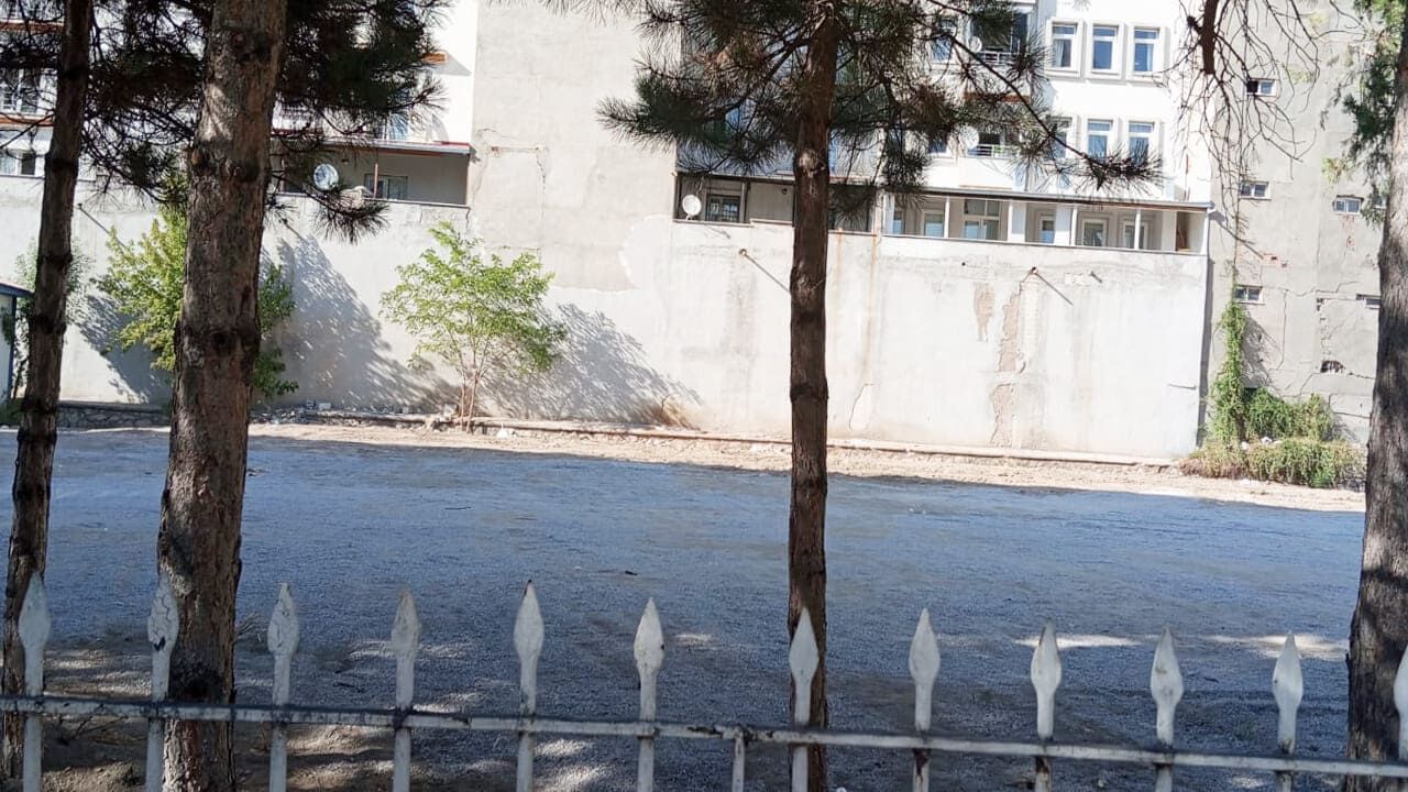 Van’da Otopark Olarak Kullanılıyordu! Zabıta Müdahale Etti, Alan Kapatıldı (2)