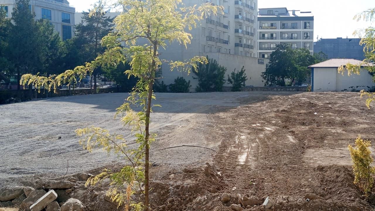 Van’da Otopark Olarak Kullanılıyordu! Zabıta Müdahale Etti, Alan Kapatıldı (4)