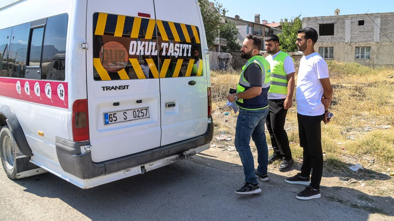 Van’da Sezon Öncesi Okul Servislerine Sıkı Denetim (1)