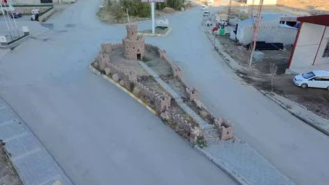 Van’da Tarihi Alan Için Önemli Karar Çırak Kale Ve Nekropol Alanı Tescillendi (2)