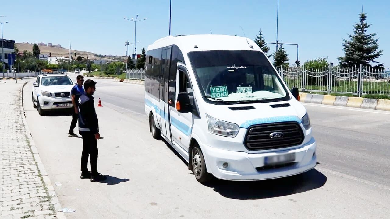 Van’da Toplu Taşıma Alarm Veriyor Yolcular Balık Istifi Taşınıyor (1)