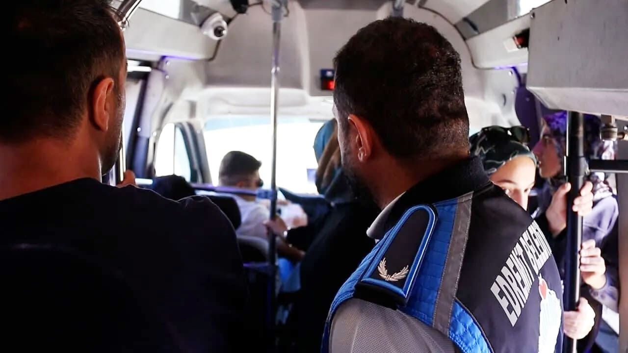Van’da Toplu Taşıma Alarm Veriyor Yolcular Balık Istifi Taşınıyor (3)