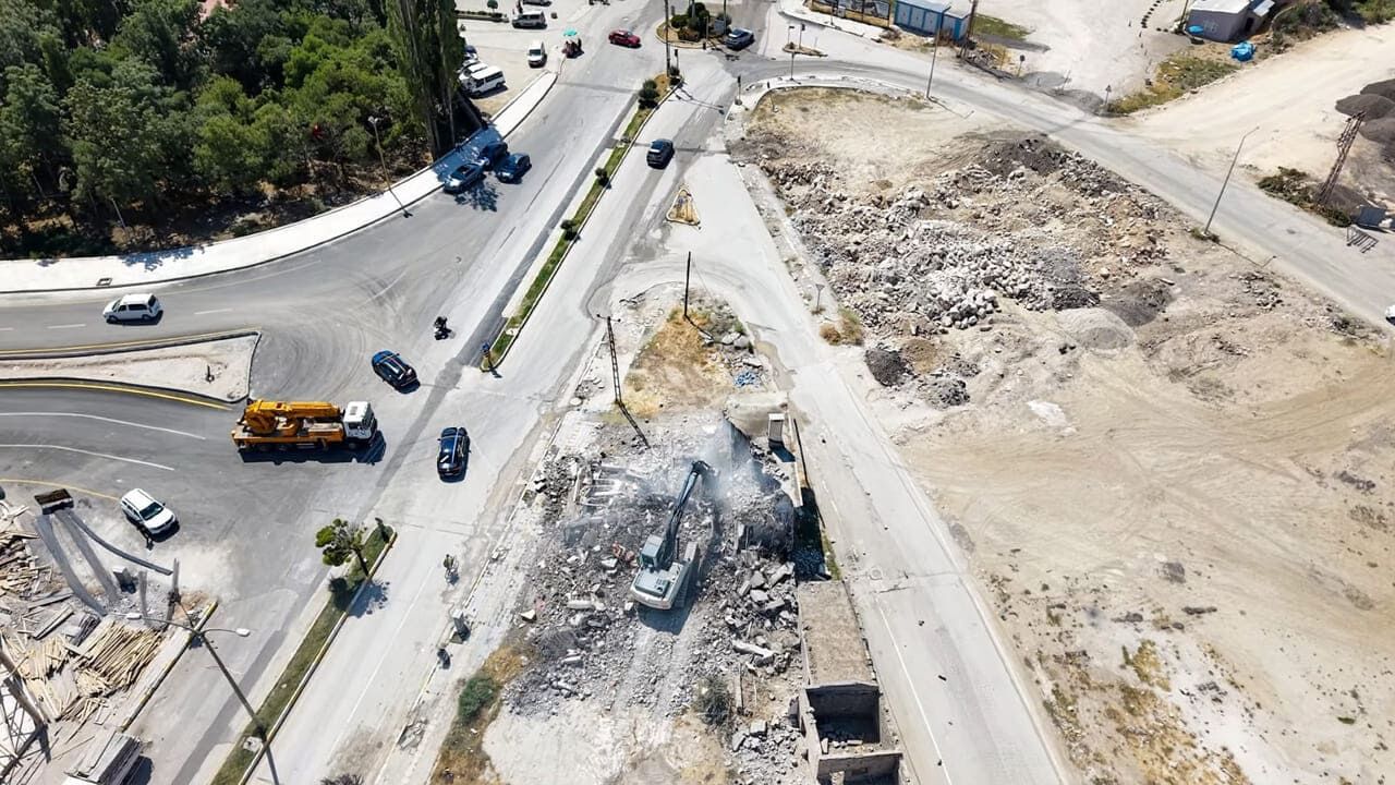 Van’da Trafiği Rahatlatacak Yeni Güzergâhta Yıkımlar Başladı (2)