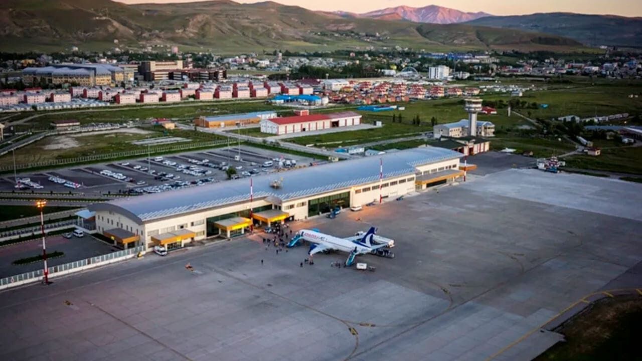 Van’da Uçak Biletleri Cep Yakmaya Devam Ediyor (1)