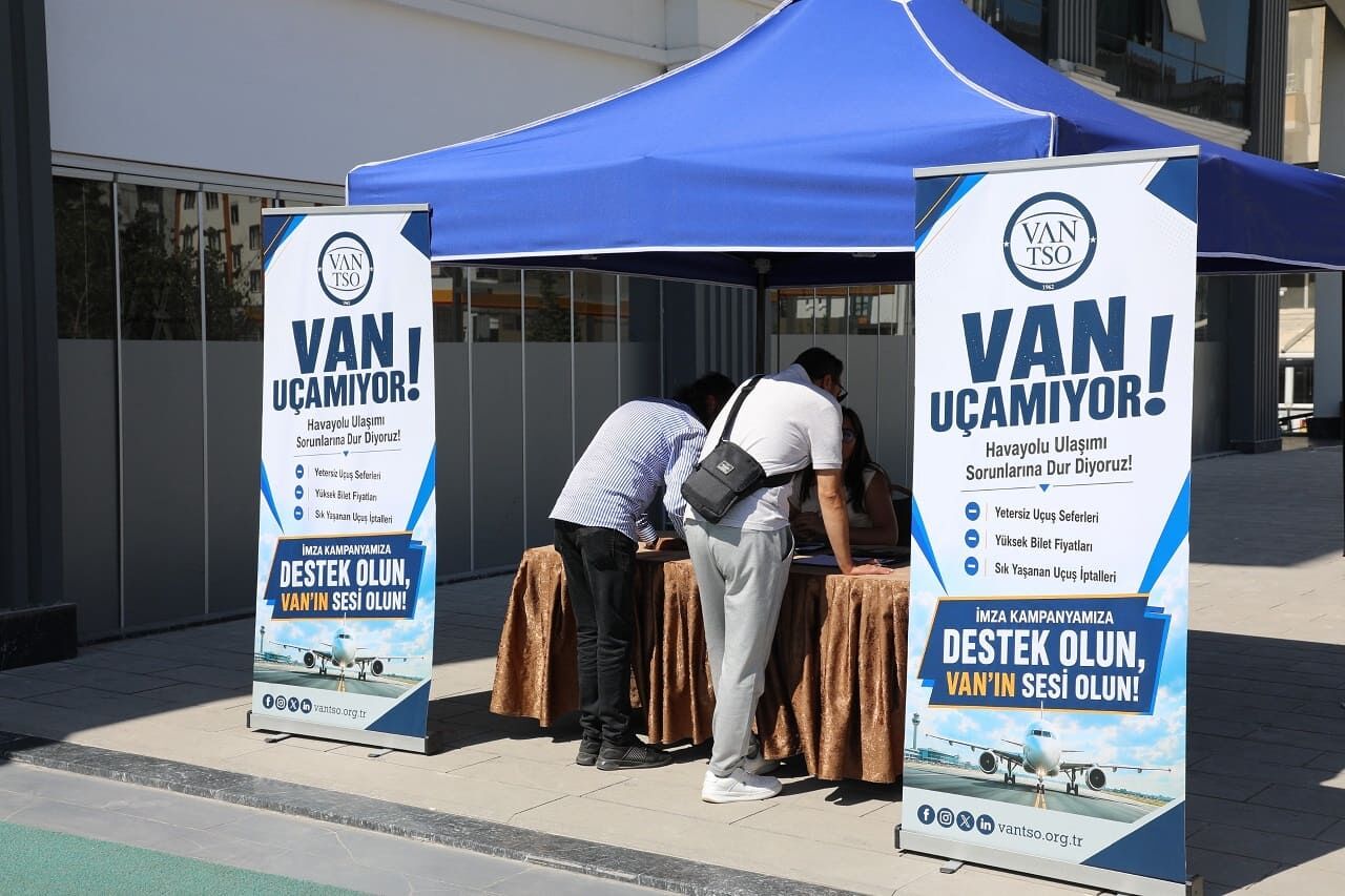 Van’da Uçak Krizine Ilişkin Imza Kampanyası Başlatıldı! (2)