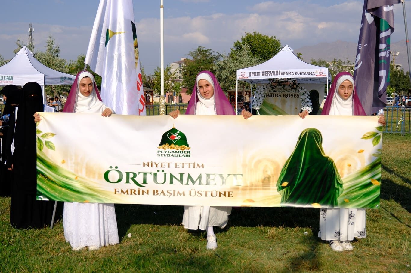 Van'da Yüzlerce Kız Tesettüre Girdi (15)