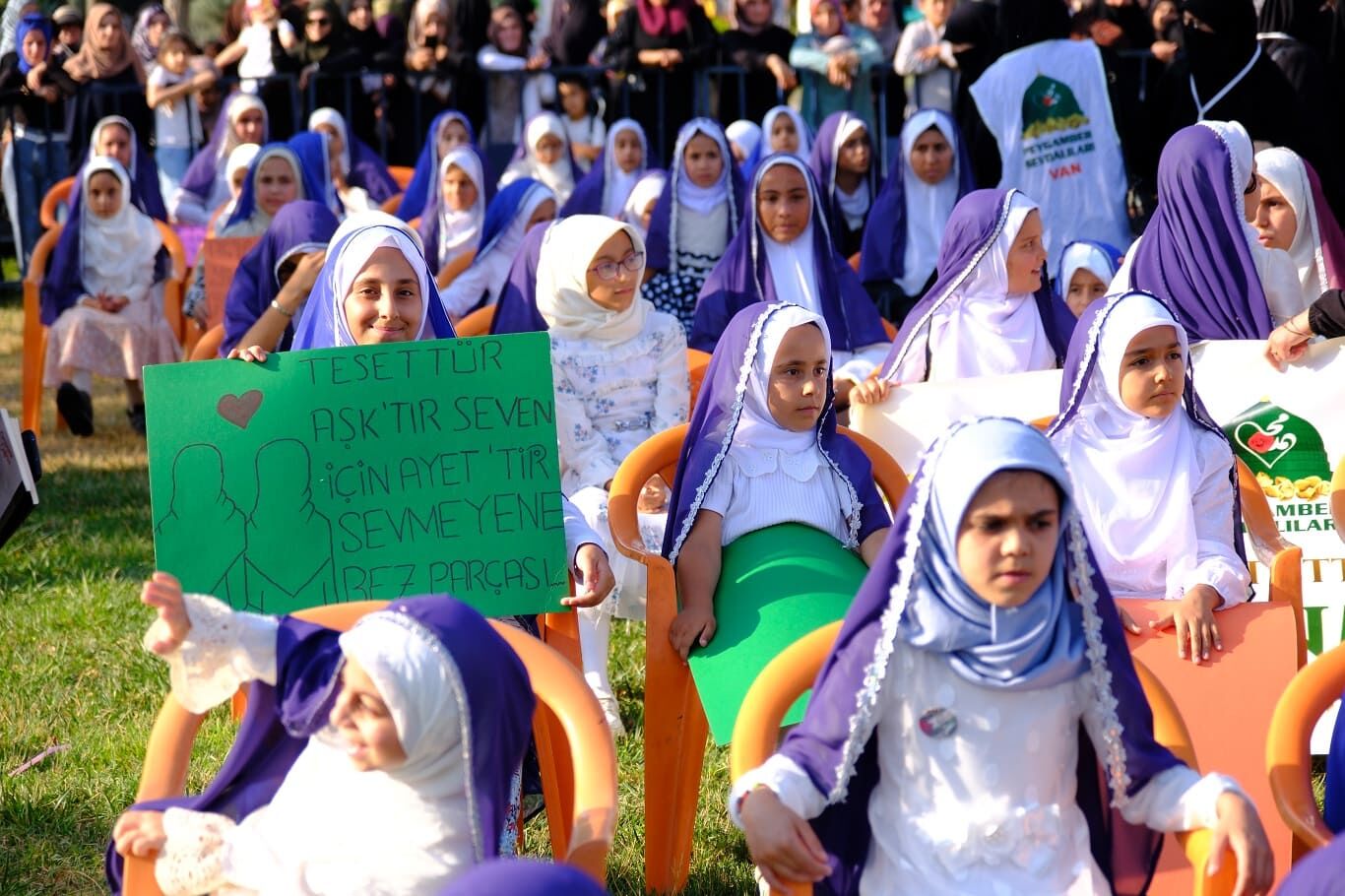 Van'da Yüzlerce Kız Tesettüre Girdi (9)