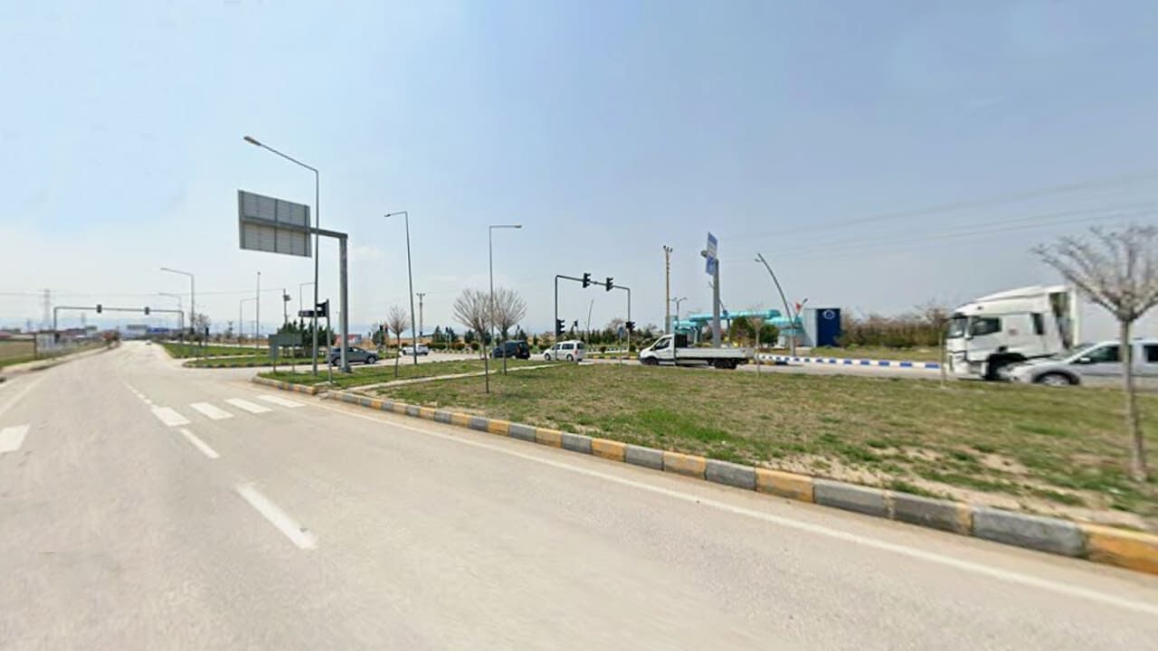 Vanlı Sürücüler Dikkat! Yyü Erciş Yolu Kavşağı Ulaşıma Kapandı (2)