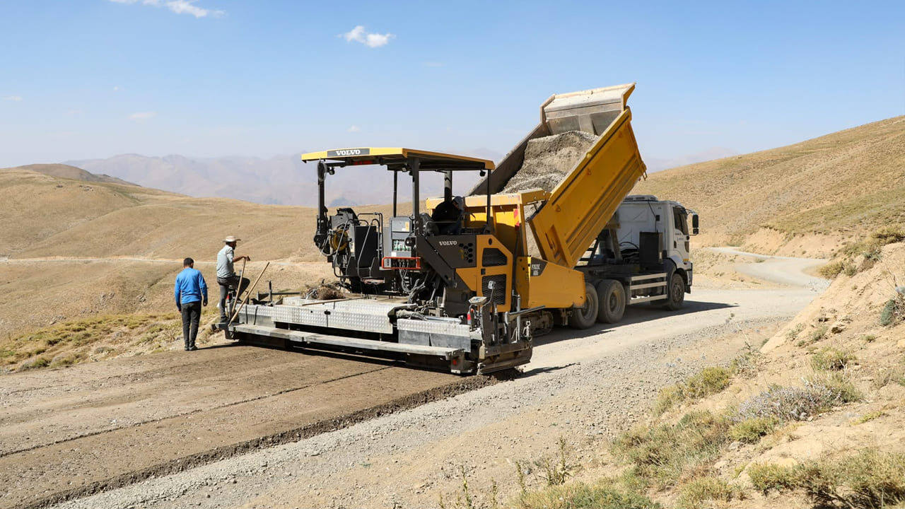 Bahçesaray’da 3 bin 800 rakımda yol çalışması