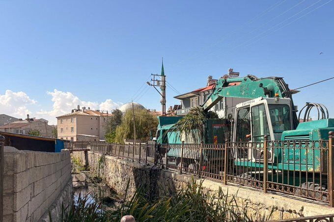 DSİ, Tuşba’da kanal ıslah çalışmalarını sürdürüyor