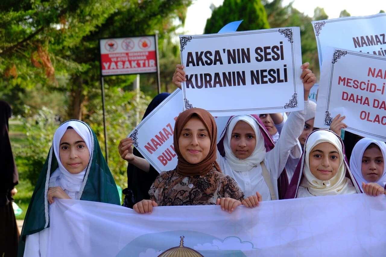 Hayat Namazla Güzeldir (1)