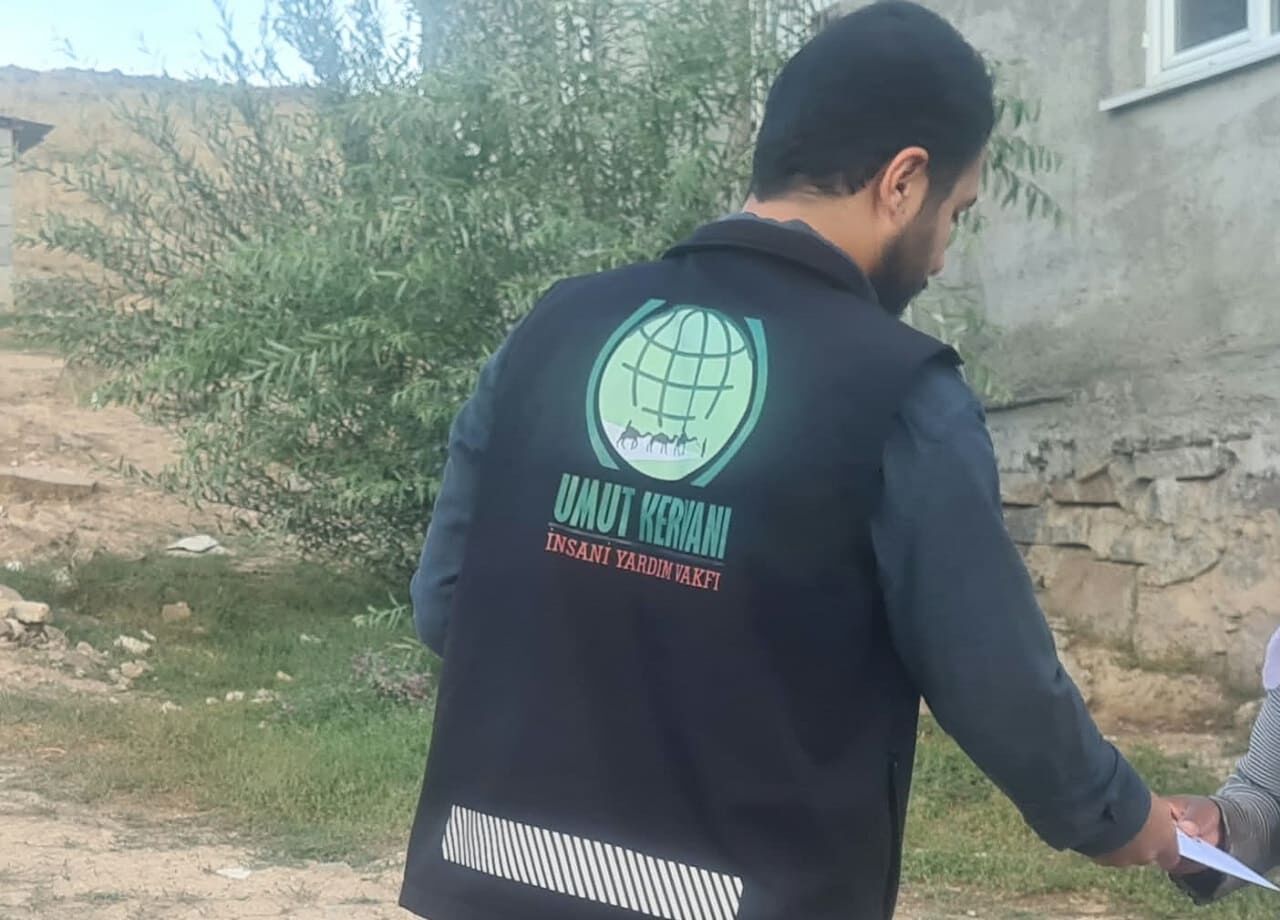 Umut Kervanı’ndan Muradiye’de Gıda Ve Nakdi Yardım (3)