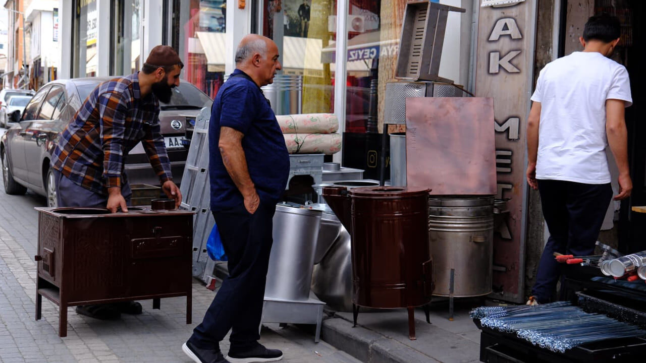 Van Sobacılar Çarşısı’nda Kış Telaşı Başladı (1)