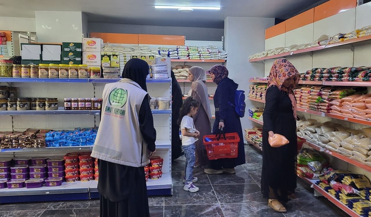 Van Umut Kervanı’ndan Ihtiyaç Sahiplerine Gıda, Giyim Ve Kırtasiye Desteği (7)