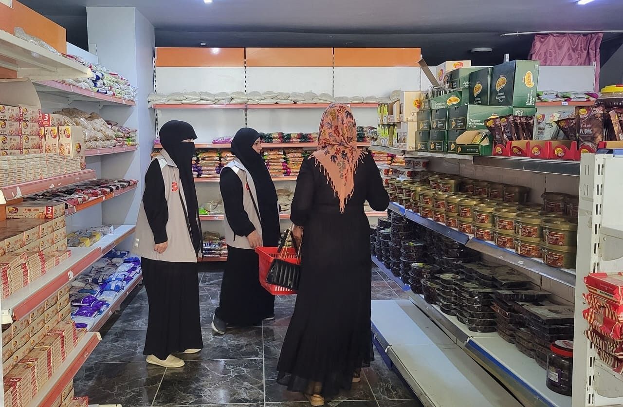 Van Umut Kervanı’ndan Ihtiyaç Sahiplerine Gıda, Giyim Ve Kırtasiye Desteği (8)