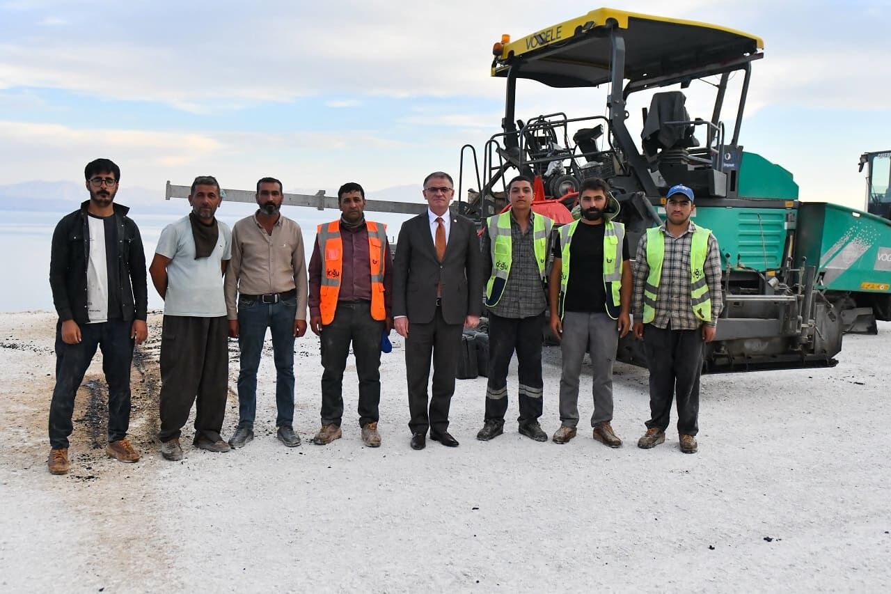 Van’da 50 Kilometrelik Yol Projesinde Çalışmalar Sürüyor! (1)
