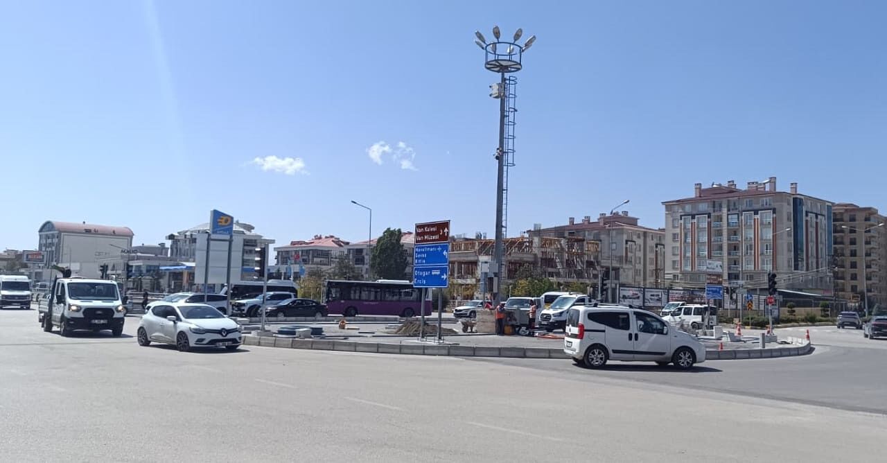 Van’da eski emniyet kavşağı trafiğe açıldı!