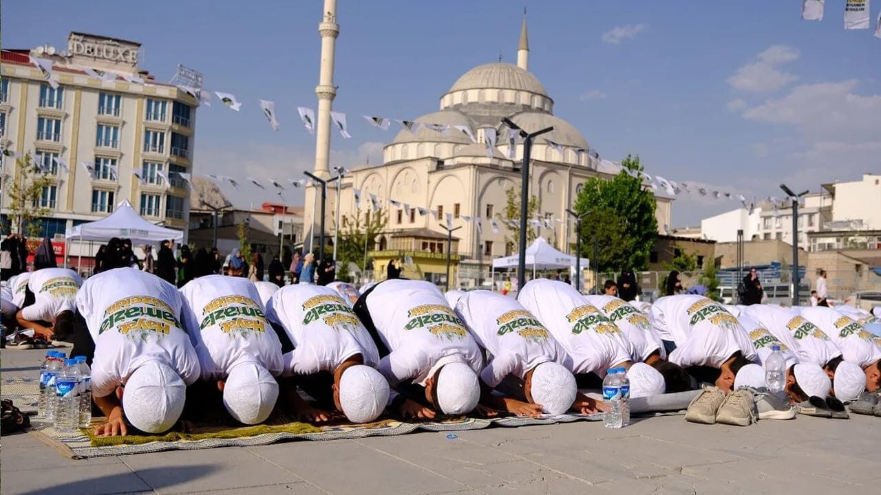 Van’da ‘Hayat Namazla Güzeldir’ Final Programı Düzenlenecek (2)