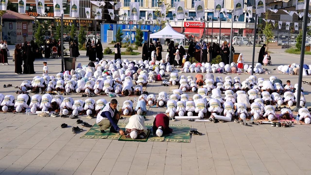 Van’da ‘Hayat Namazla Güzeldir’ Final Programı Düzenlenecek (6)