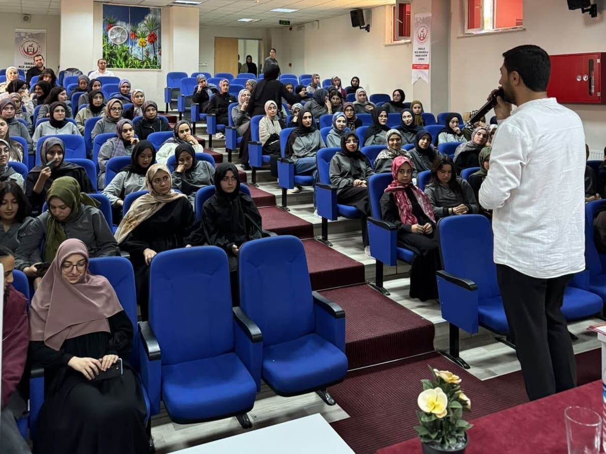 Van’da İmam Hatip Mezunu Yks Şampiyonları Lise Öğrencileriye Buluştu (1)