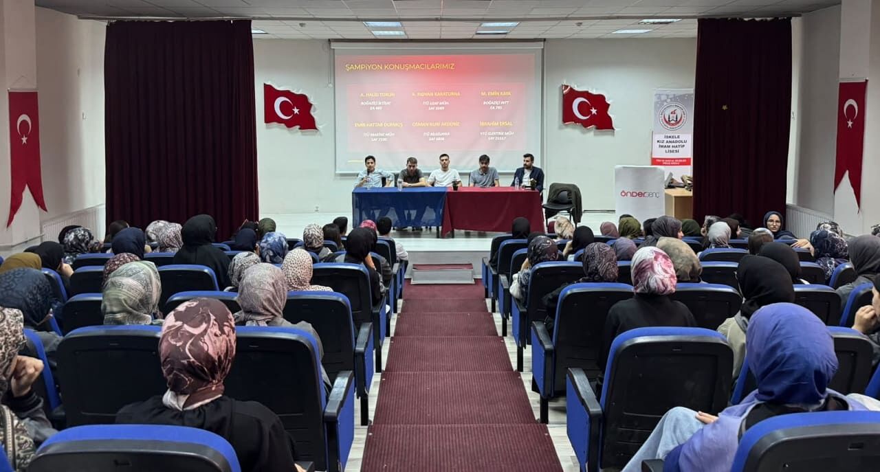 Van’da İmam Hatip mezunu YKS şampiyonları lise öğrencileriye buluştu