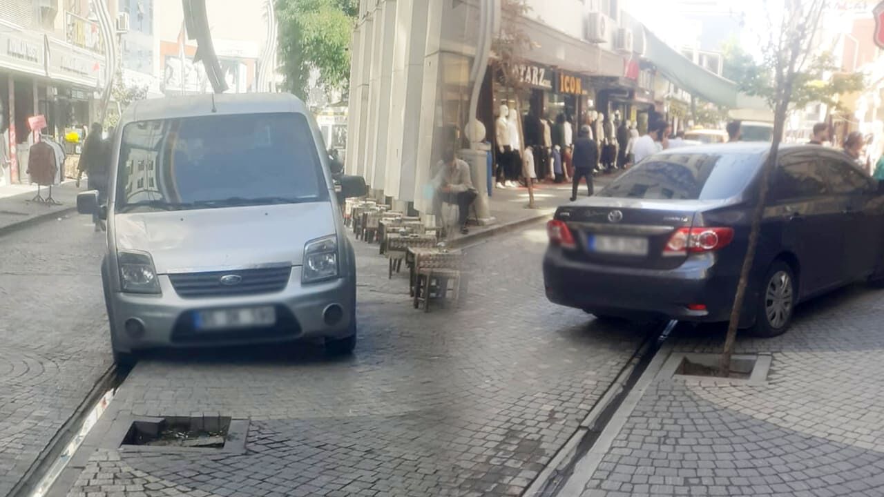 Van’da Kaldırımlar Araçlara, Yollar Karmaşaya Teslim! (2)