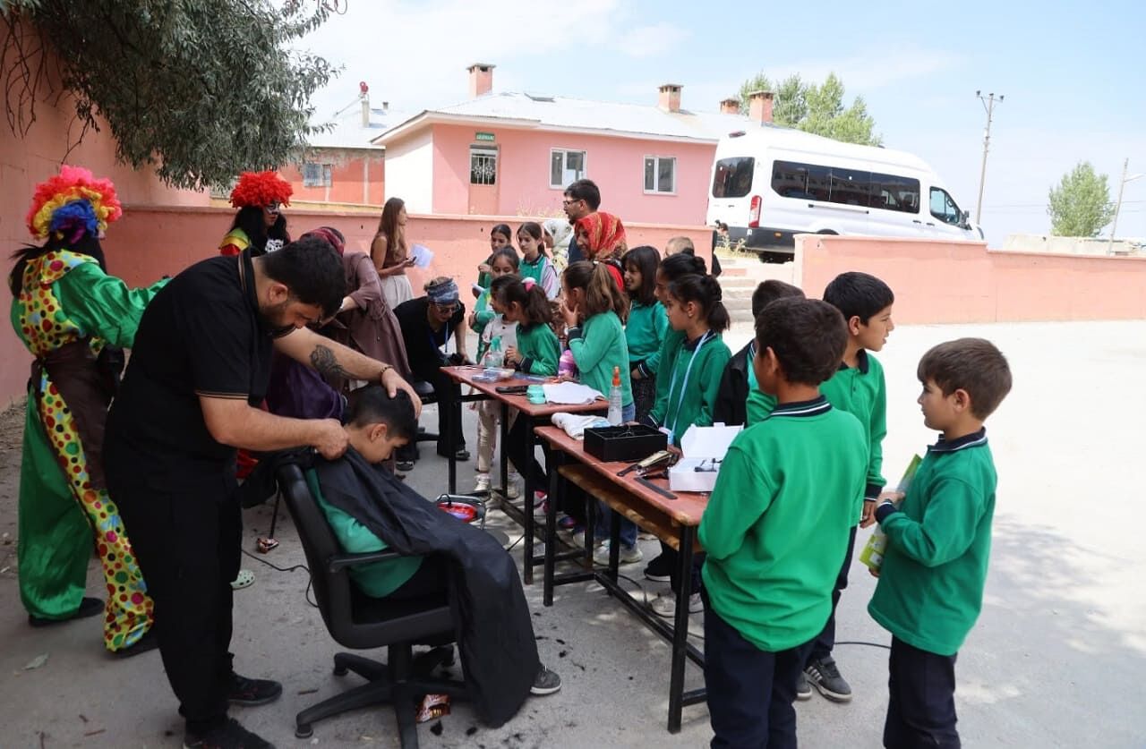 Van’da “Köyümüzde Şenlik Var” Etkinlikleri Sürüyor (1)