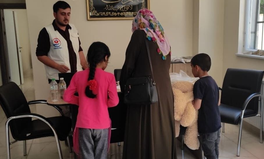 Van’da Yetim Çocukların Yüzünü Güldüren Yardım! (3)