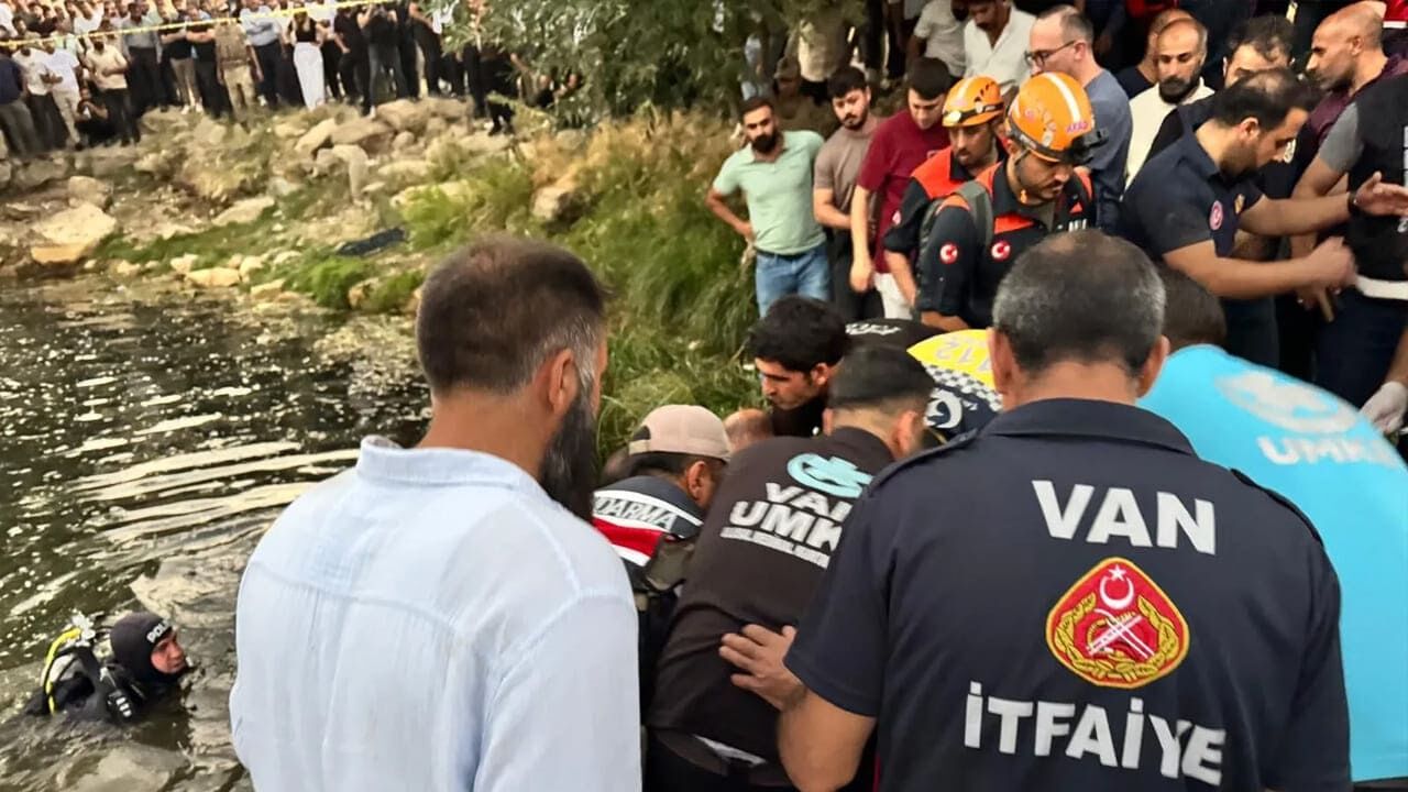 Van’da Yürek Yakan Olay Babasının Kurtardığı 5 Yaşındaki Çocuk Da Hayatını Kaybetti (4)