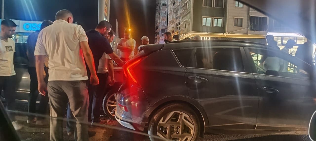 Van’da Zincirleme Trafik Kazası! 3 Araç Çarpıştı (1)