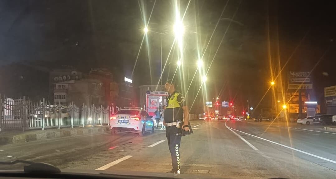 Van’da Zincirleme Trafik Kazası! 3 Araç Çarpıştı (2)