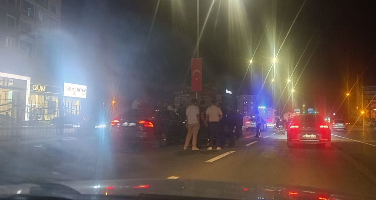 Van’da Zincirleme Trafik Kazası! 3 Araç Çarpıştı (3)