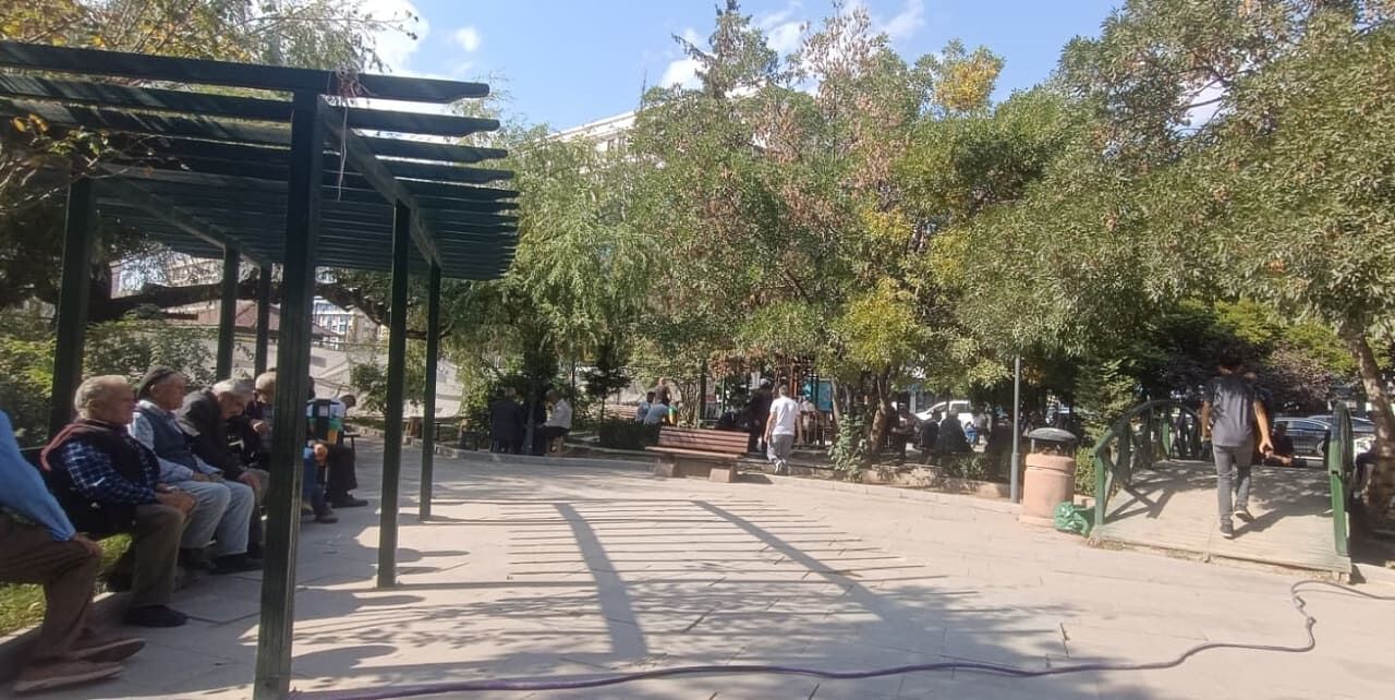 Vanlılar Güneşli Havanın Tadını Çıkarıyor (1)